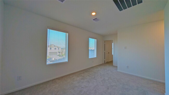 Building Photo - 16843 Old Wagon Wy