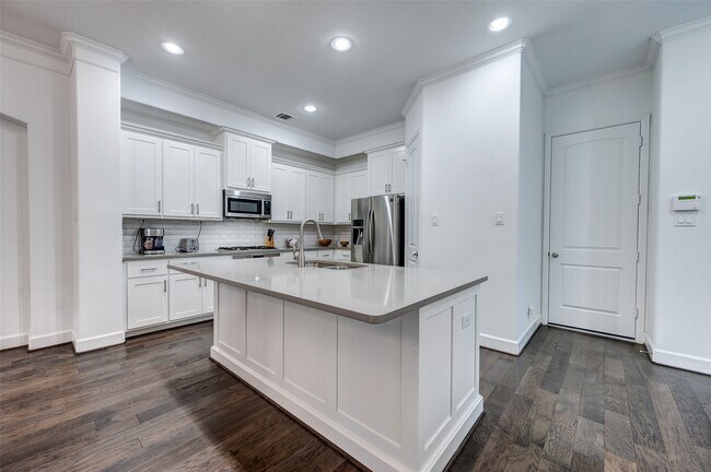 Building Photo - 1208 Peden St