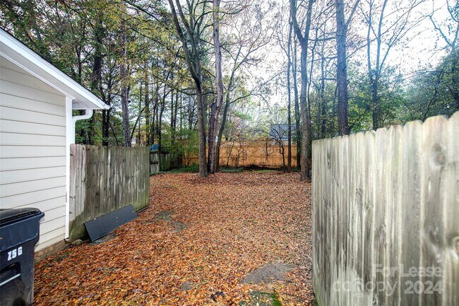 Building Photo - 8225 Pineville-Matthews Rd