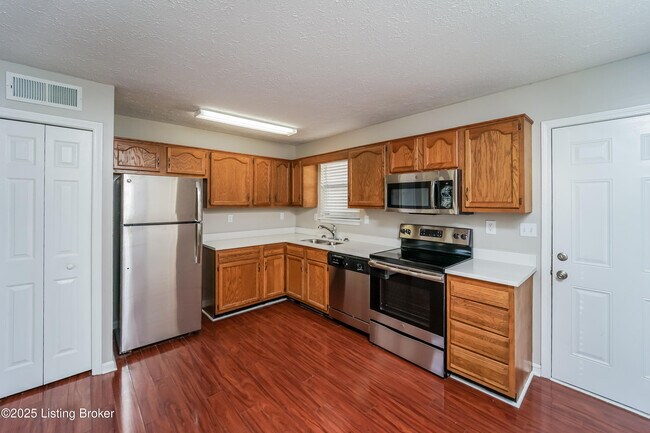 Building Photo - 3815 Hillcross Dr