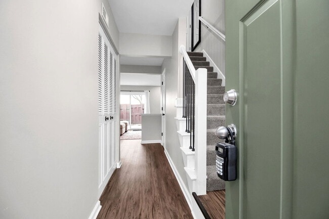 Building Photo - 1226 Woodbrook Cir W