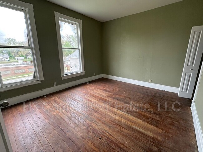 Building Photo - 821 Alby St