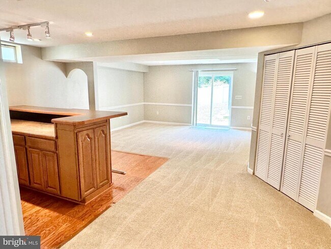 Building Photo - 16 Westchester Ct