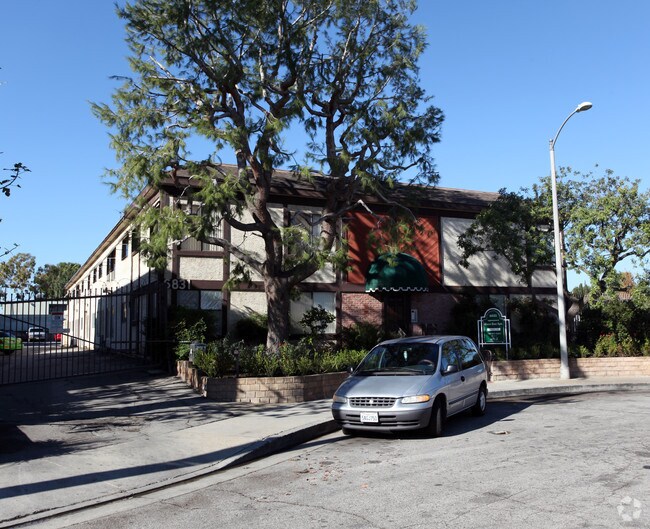 Primary Photo - Queen Anne Apartments