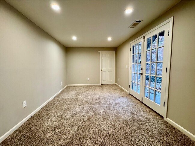 Building Photo - 5450 Heathridge Terrace