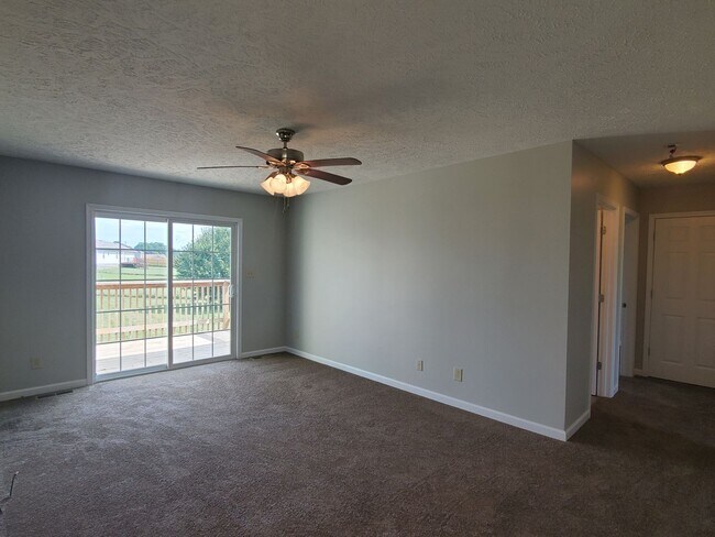Building Photo - MOVE -IN SPECIAL $500 OFF