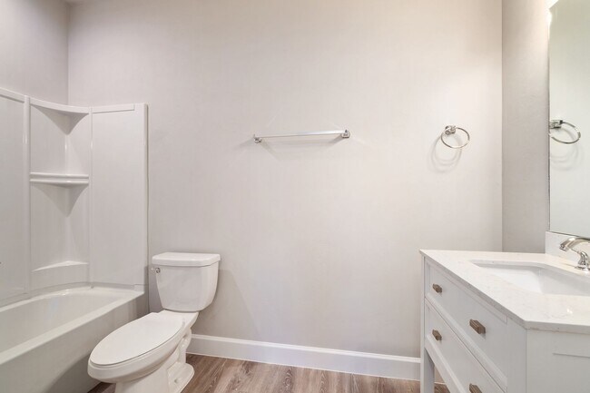 Building Photo - The Reef Townhome NOW LEASING FOR FALL 2026!