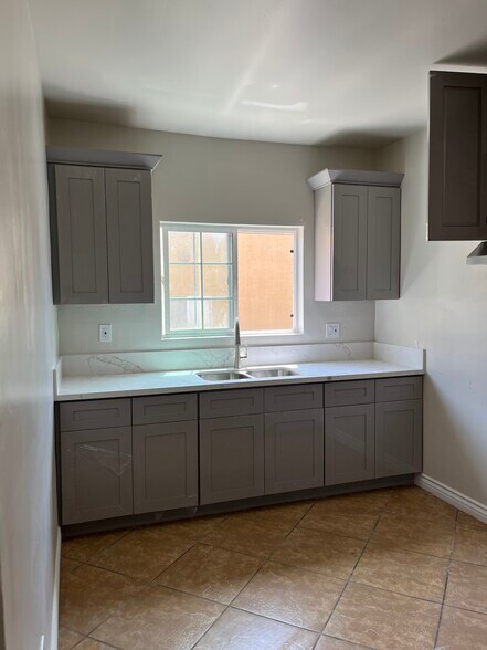 Building Photo - 1012 N Ditman Ave