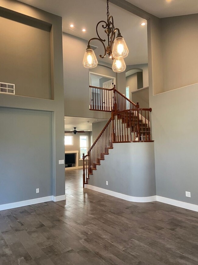 Building Photo - Beautifully remodeled 3 Bdrm+Master retrea...