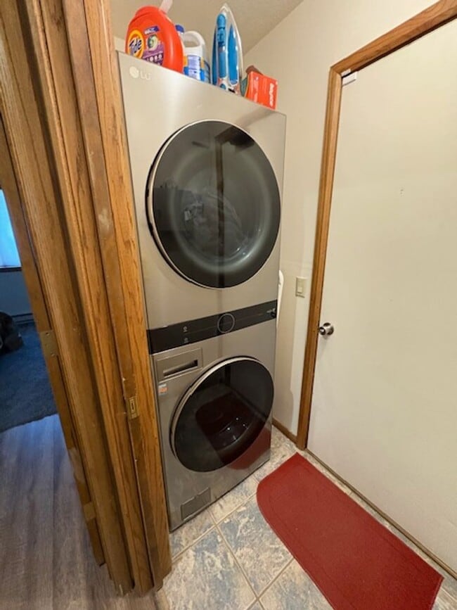 Building Photo - Stunning 3-Bedroom, 2-Story Townhome for Rent – 3,000 sq ft