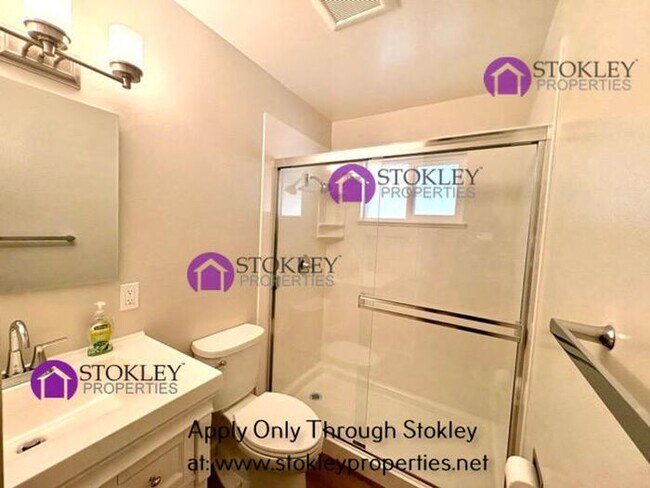 Building Photo - 1875 Queens Rd