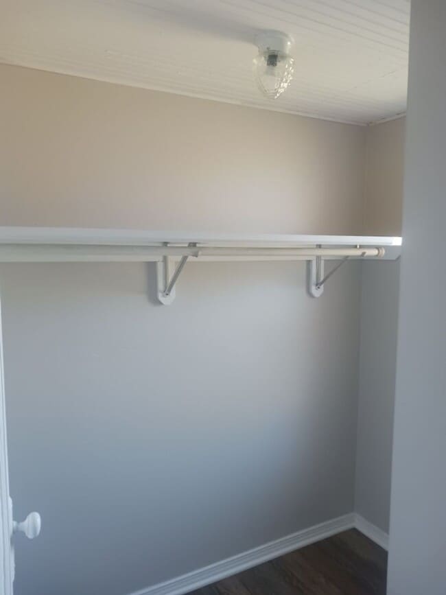Building Photo - 3 bedroom, 2 bath with office in Frederick...
