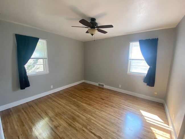 Building Photo - 1701 Lodge St