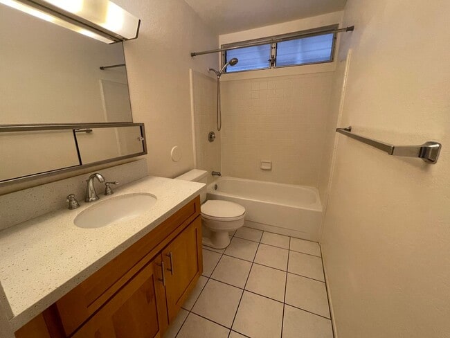 Building Photo - $3600, 4 BR/2 BA with large parking space,...