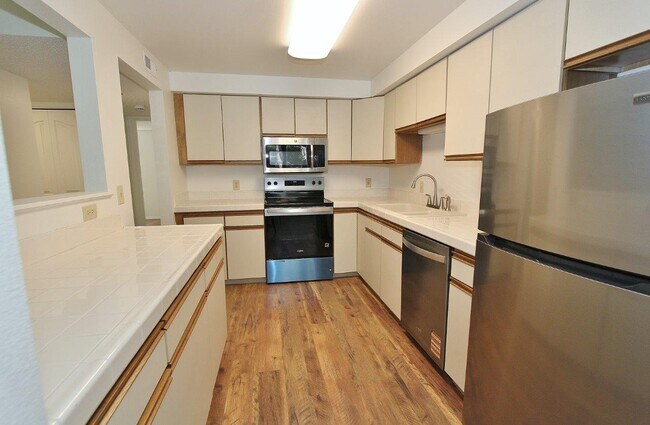 Building Photo - 3695 S Gekeler Ln