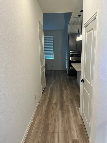 Building Photo - Room in House on Jones Dr