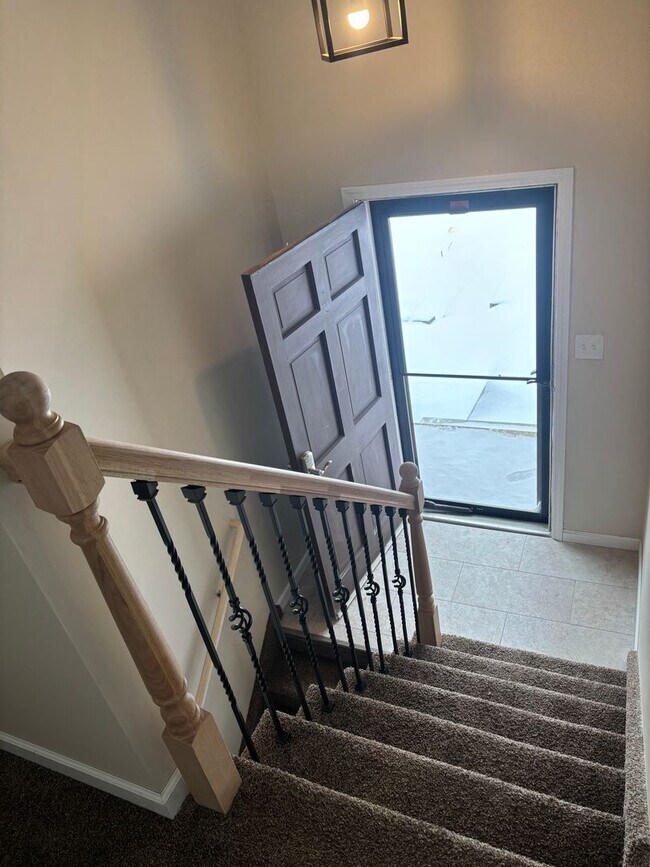 Building Photo - 3 Bedroom, 2 Bath Single Family Home in Clinton, IA