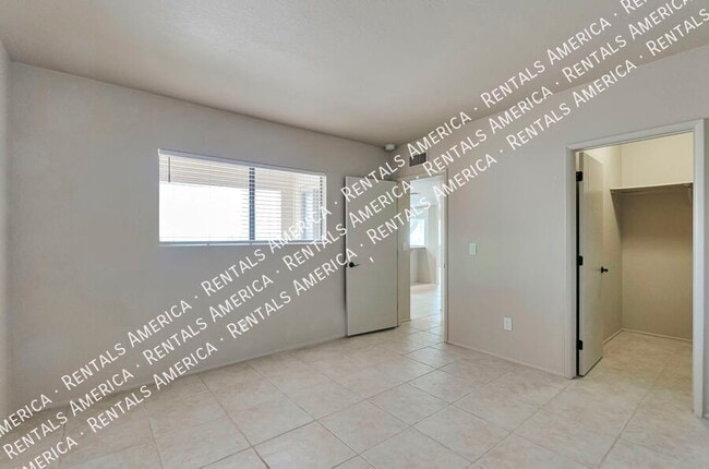 Building Photo - 5421 N Paseo de la Pereza