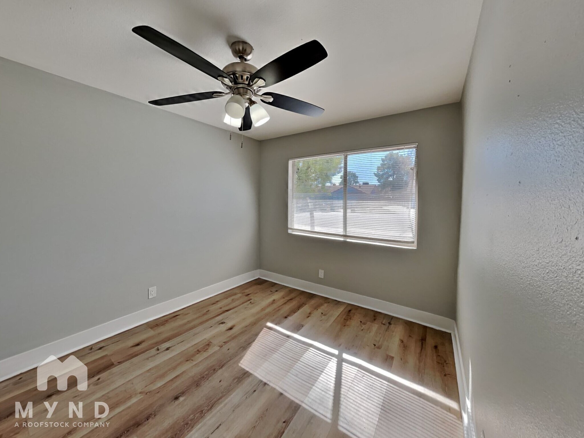 Building Photo - 3112 E Vegas Valley Dr