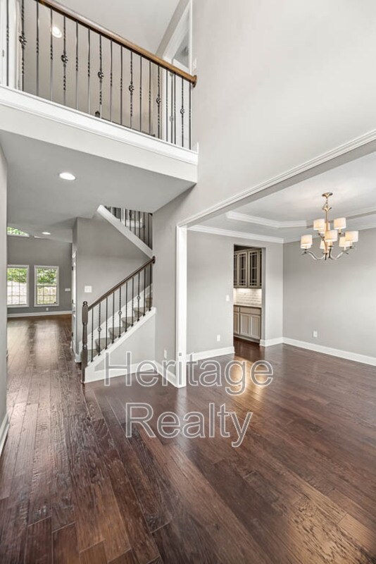 Building Photo - 925 Brookwood Ln