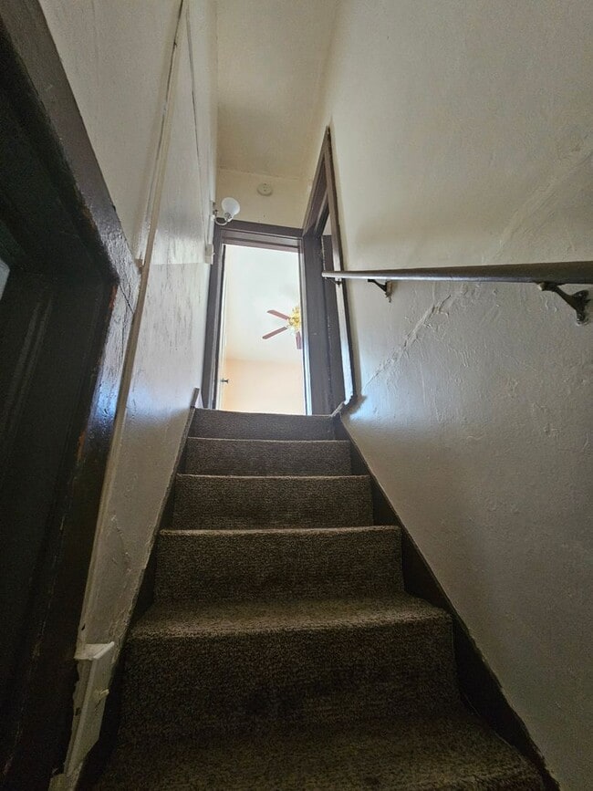 Building Photo - Big 3 bed 2 bath home
