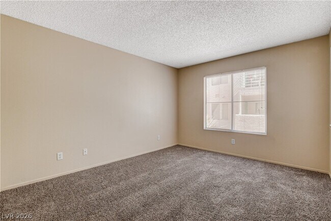 Building Photo - 7100 W Pirates Cove Rd