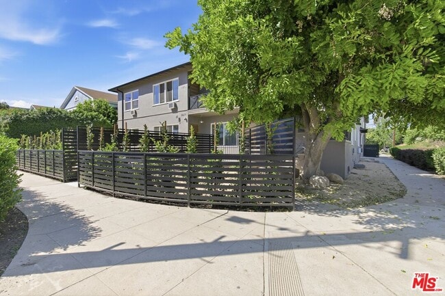 Building Photo - 11671 Chandler Blvd