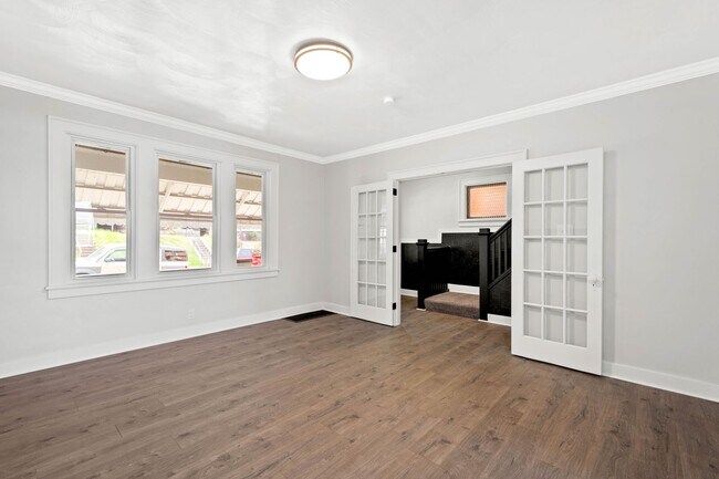 Building Photo - Beautiful 3 bedroom home in Homestead available July 10!