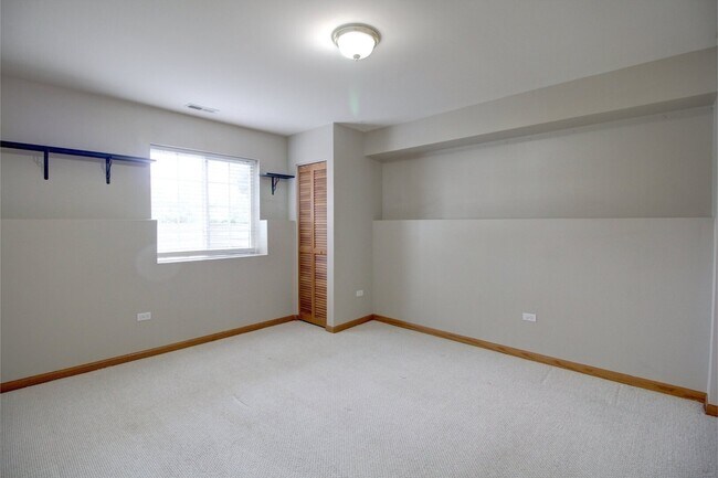 Building Photo - 238 S Alder Creek Dr