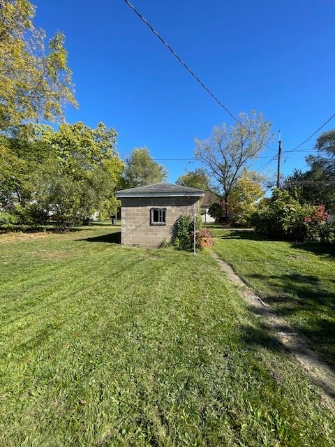 Building Photo - 418 Studebaker St