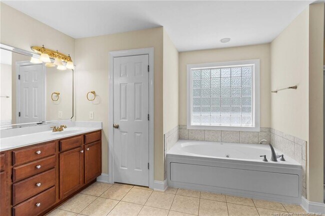 Building Photo - 5802 Rainsford Dr