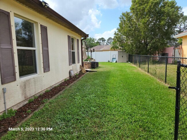 Building Photo - 3672 SW Carmody St