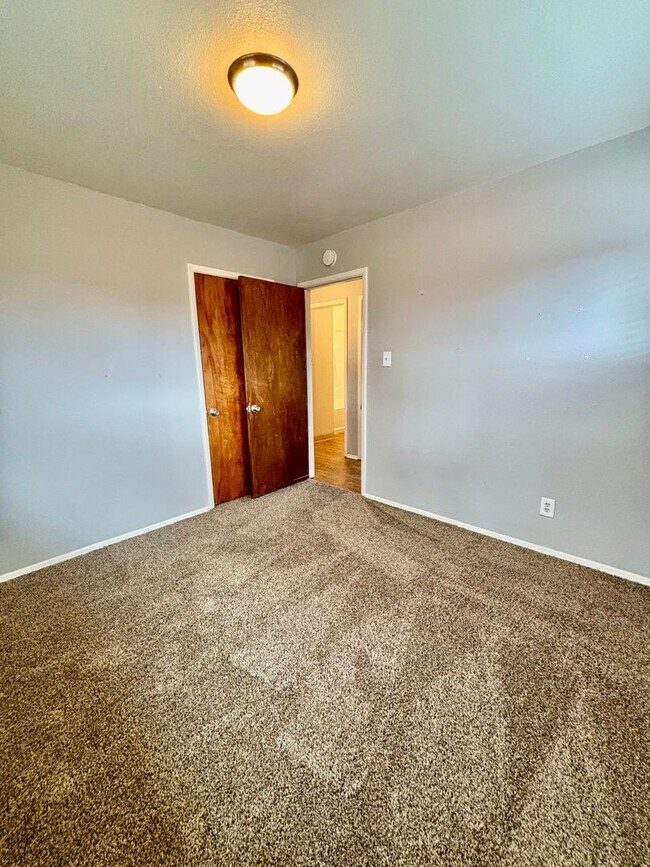 Building Photo - Expansive 5-Bedroom Home with Modern Comfort & Flexible Living Space! Available Now!!