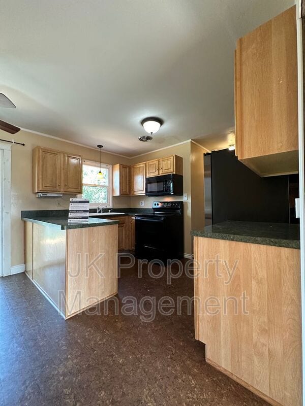 Building Photo - 710 48th St S