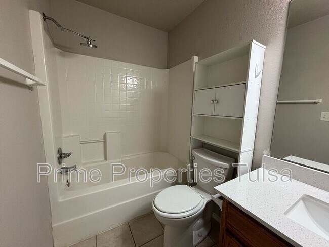 Building Photo - 10333 E 112th St S