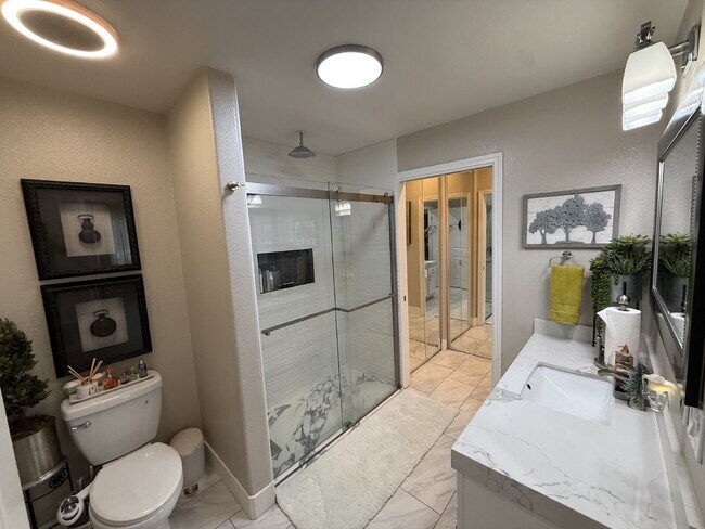Building Photo - Beautiful 1 Bed/1.25 Bath Spacious Condo in Perfect San Ramon Location