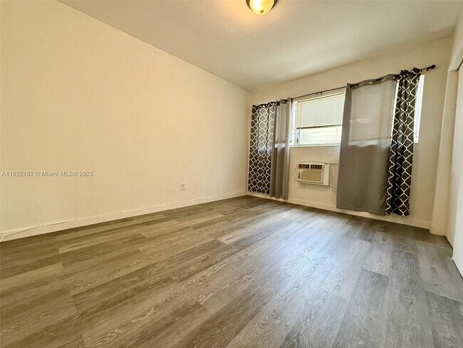 Building Photo - 780 81st St