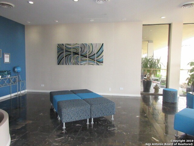 Building Photo - 7039 San Pedro Ave