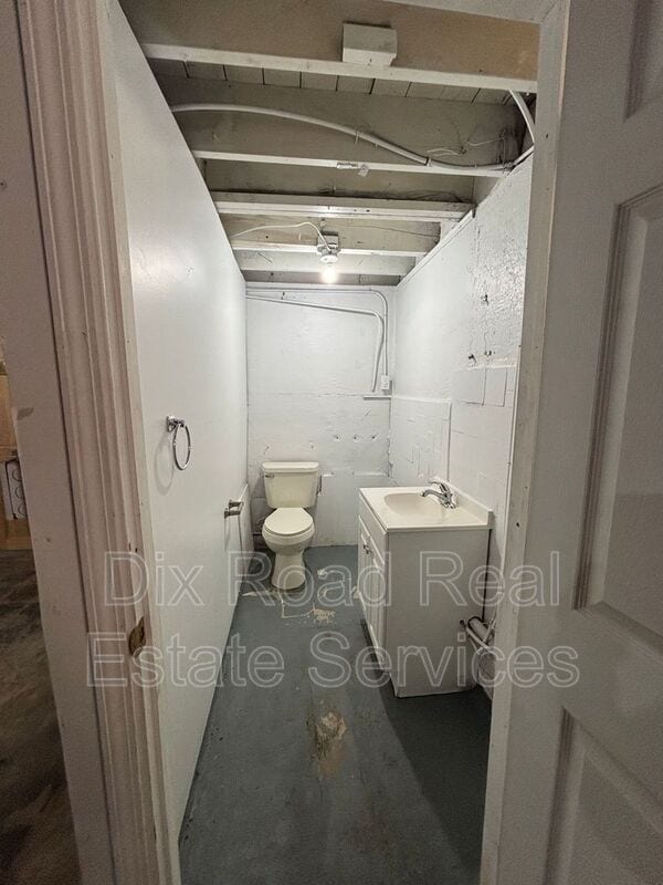 Building Photo - 307 N E St