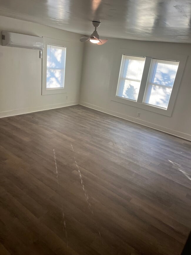 Building Photo - 2015 Grayson St