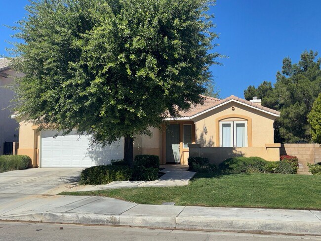 Building Photo - Upgraded West Lancaster Home
