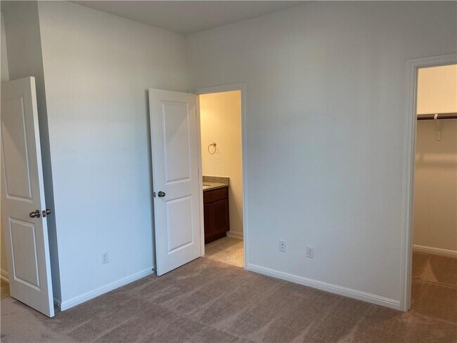 Building Photo - 3341 Charade Dr