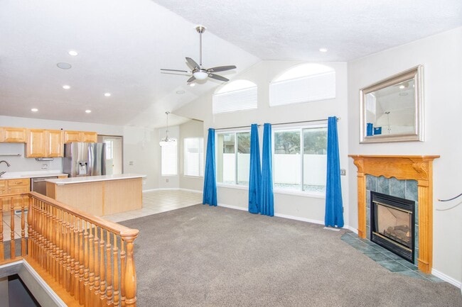 Building Photo - Gorgeous Bountiful Home w/ Solar & 3 Car Garage