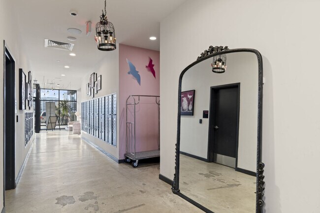 Building Photo - 501 N Perth St