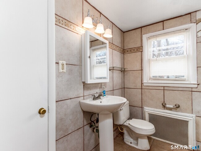 Building Photo - 97 Brussels Ave