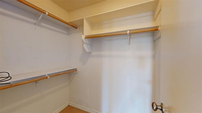 Building Photo - 4023 Southern Trace Dr