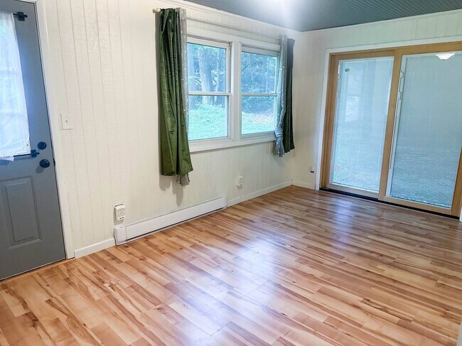 Building Photo - 200 Oakley Dr