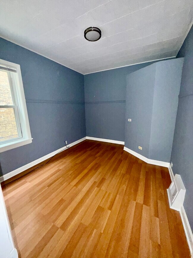 Building Photo - 1741 N Mayfield Ave