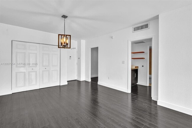 Building Photo - 500 Bayview Dr