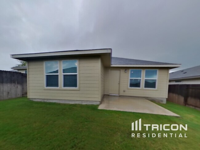 Building Photo - 5217 Saddle Clb Dr